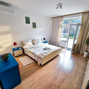 Apartment Retreat With Free Parking, Pula